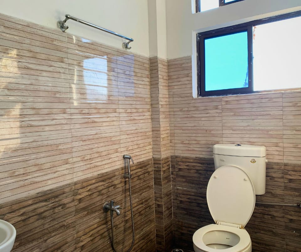 Shower, towels, soap, shampoo