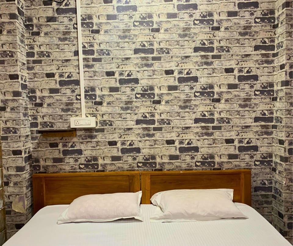 Deluxe Double Room, City View | Desk, bed sheets