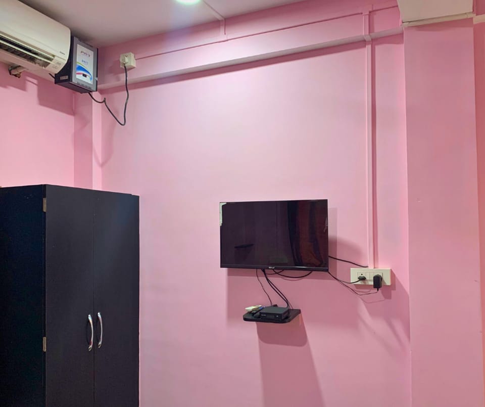 Deluxe Double Room, City View | Desk, bed sheets