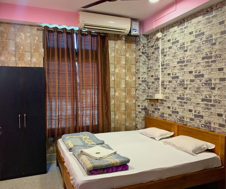 Deluxe Double Room, City View | Desk, bed sheets