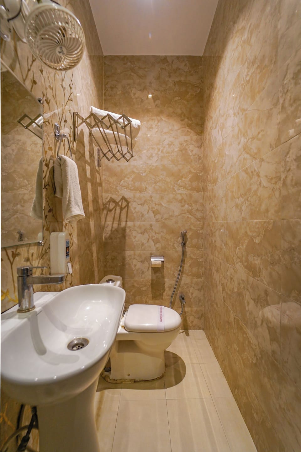 Suite Room | Bathroom | Combined shower/tub, free toiletries, towels, soap