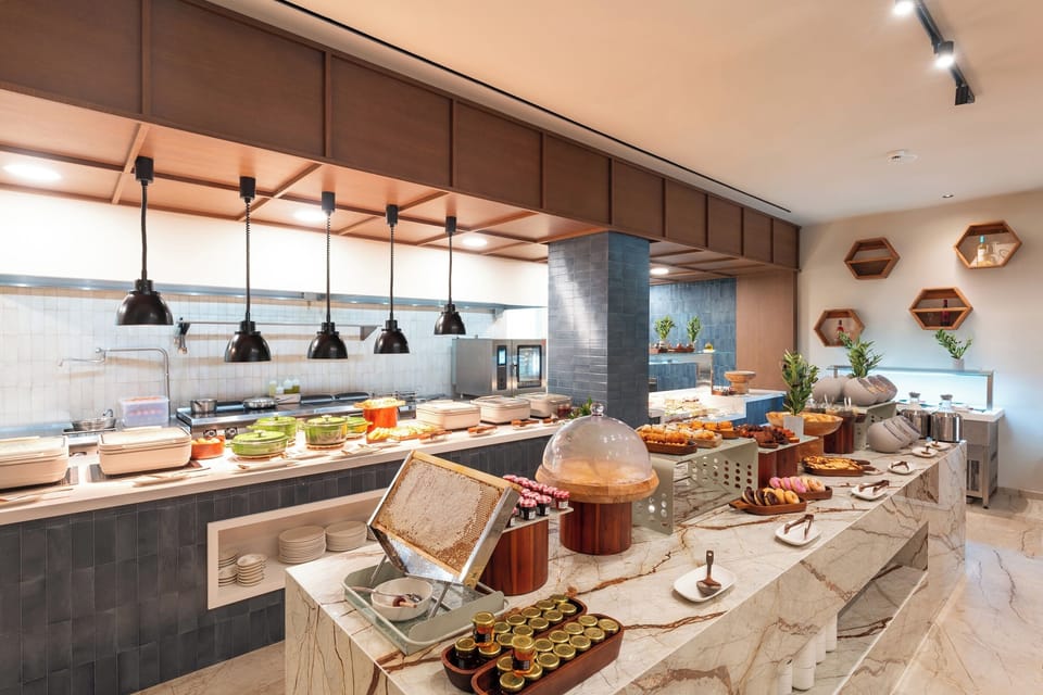 Free daily buffet breakfast