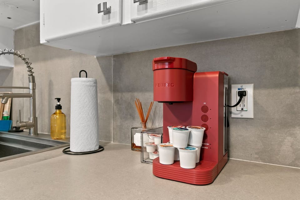Kitchen featuring keurig 