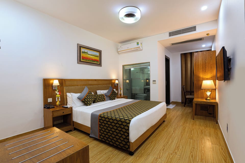 Deluxe Double Room | Desk, iron/ironing board, free WiFi