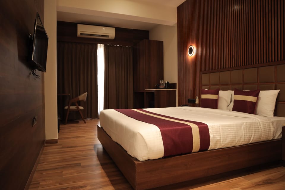 Deluxe Double Room, 2 Double Beds | Bathroom