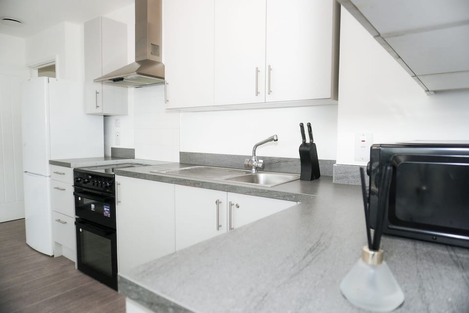 Apartment | Private kitchen | Fridge, microwave, oven, stovetop