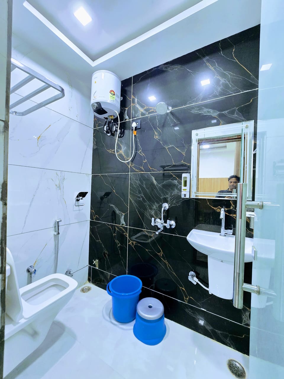 Premium Triple Room, Multiple Beds, City View | Bathroom | Shower, towels, soap, shampoo