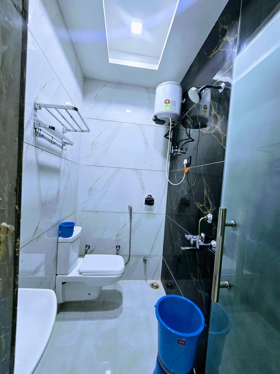 Deluxe Double Room, City View | Bathroom | Shower, towels, soap, shampoo