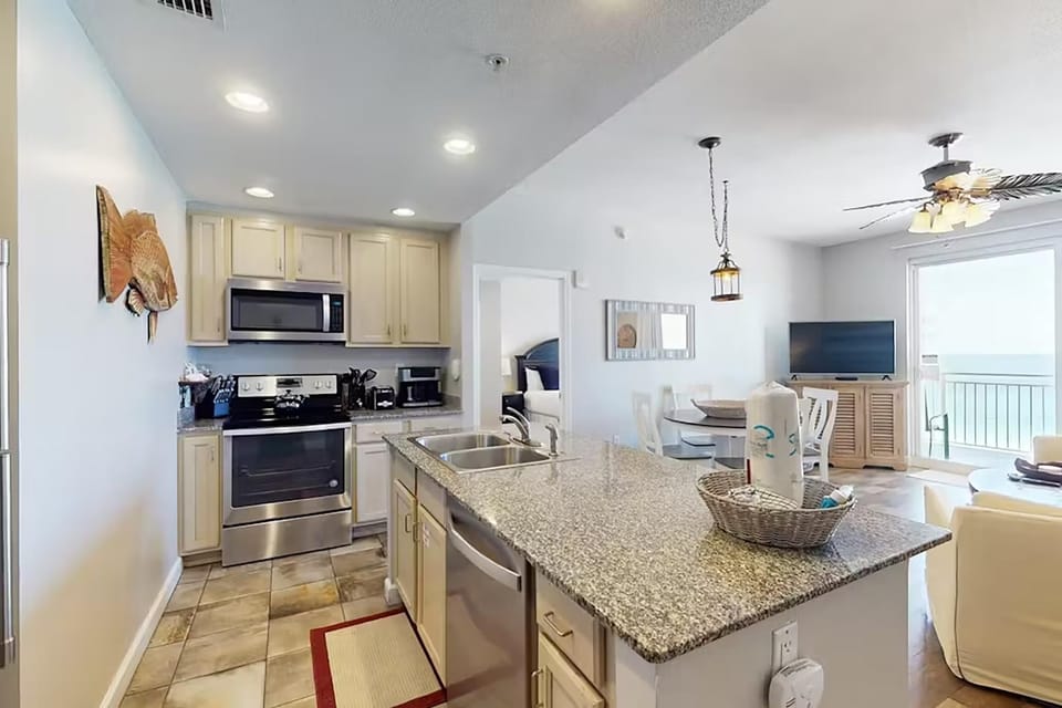 Condo, Multiple Beds (Sterling Reef 303) | Private kitchen | Oven, toaster