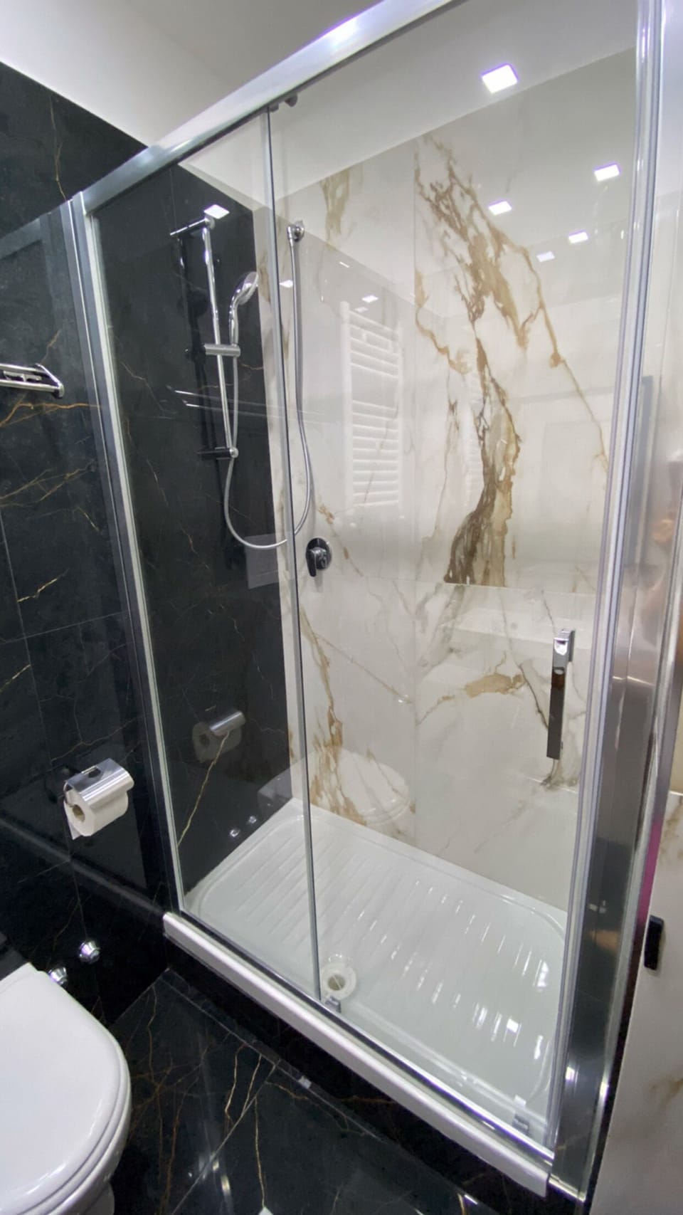 Standard Twin Room, 2 Twin Beds, Non Smoking, City View | Bathroom | Shower, hair dryer, towels, soap