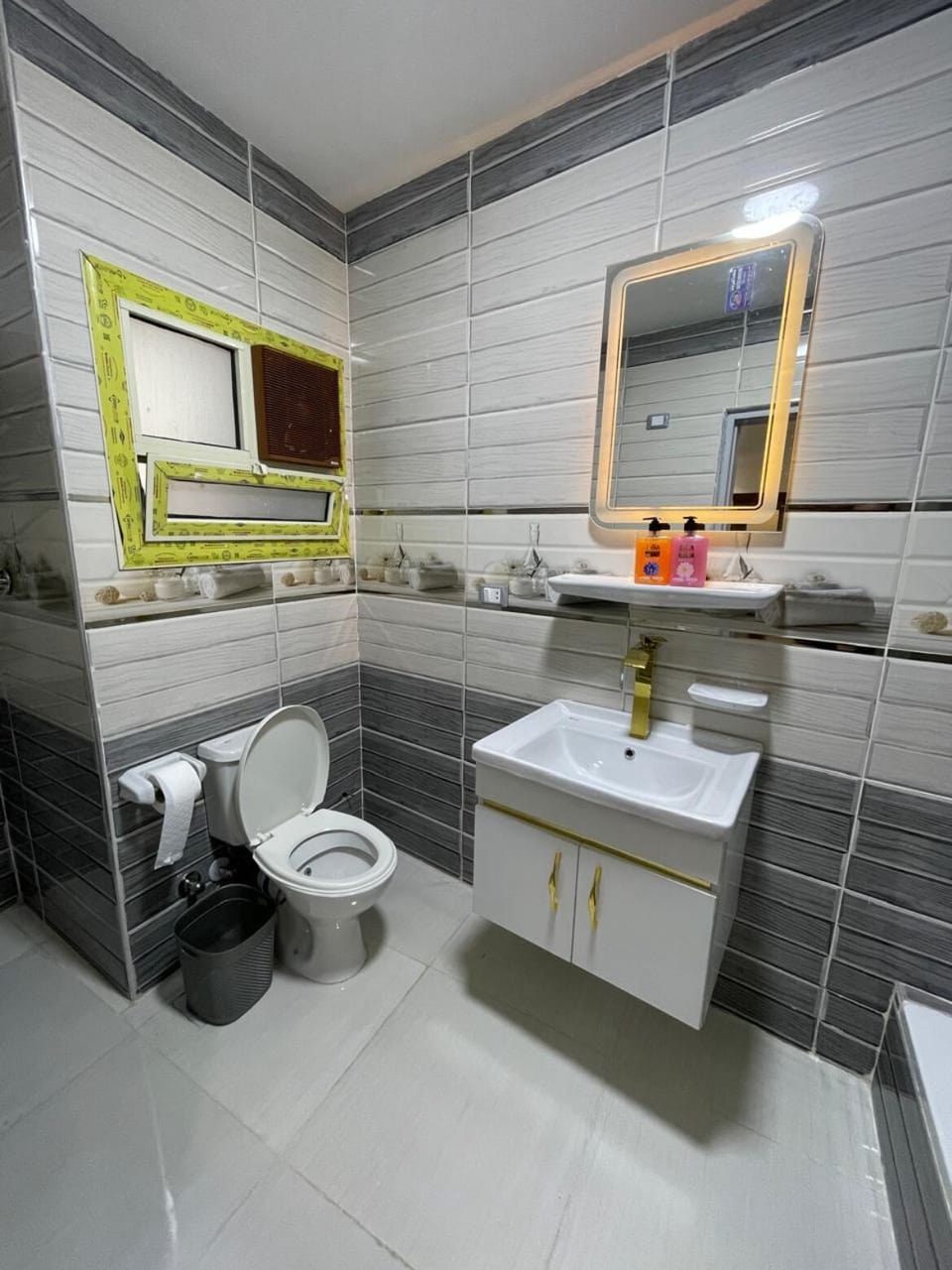Standard Room | Bathroom | Free toiletries, hair dryer, slippers, bidet