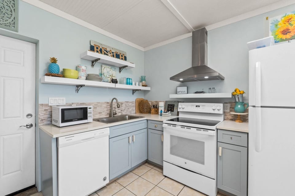 House, Ocean View | Private kitchen | Full-size fridge, microwave, oven, stovetop