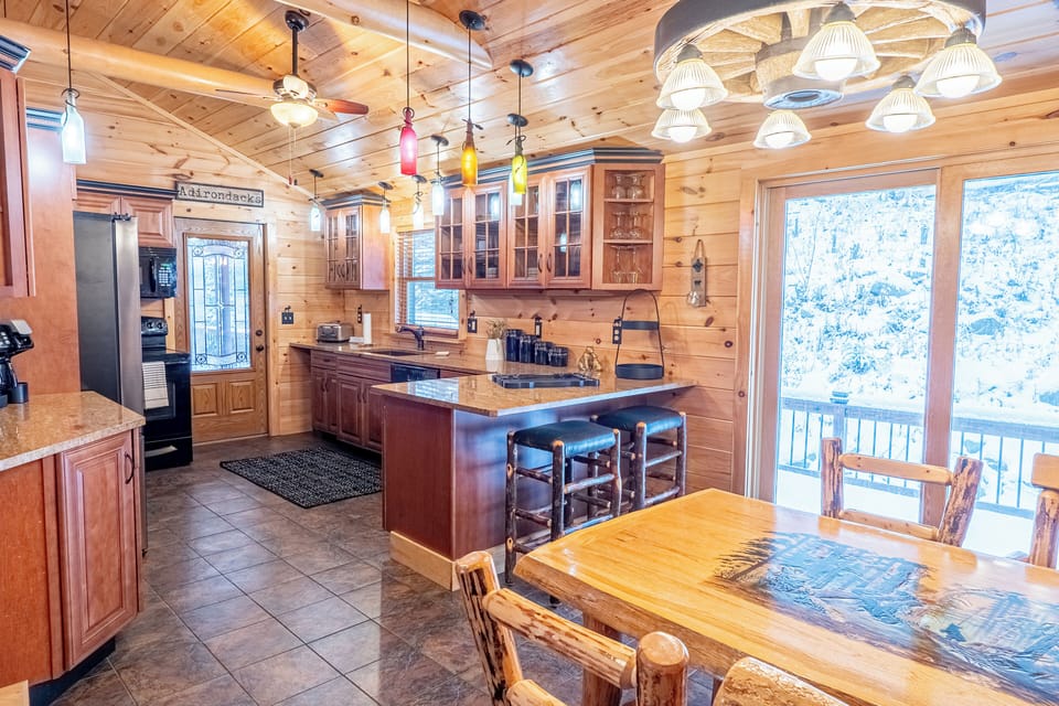 Main level kitchen, dining table for 4 and breakfast bar seating for 2 