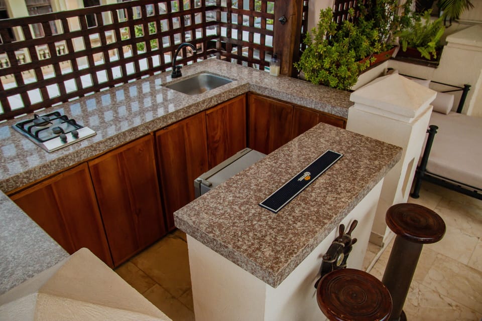 Poolside bar