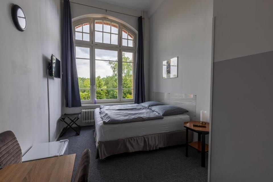 Deluxe Kingsizezimmer | In-room safe, desk, free WiFi, bed sheets