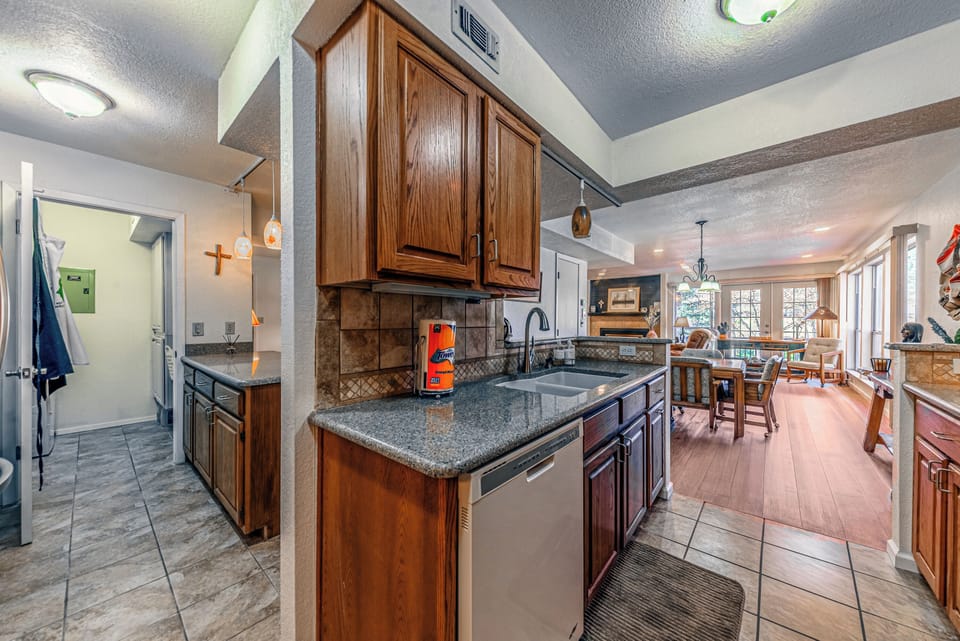 House, Multiple Beds, Patio, City View (Unit 204) | Interior
