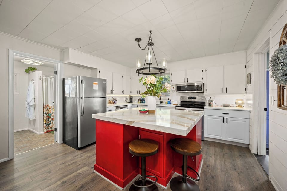 Fully equipped kitchen with everything you need for home-cooked meals