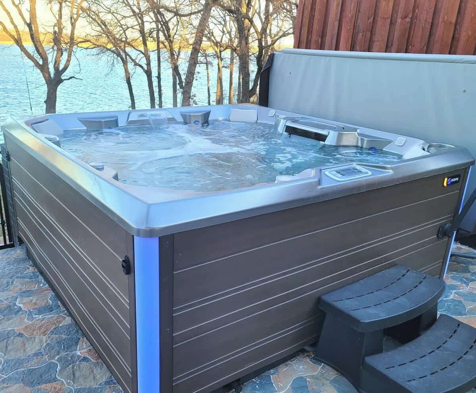 Hot tub