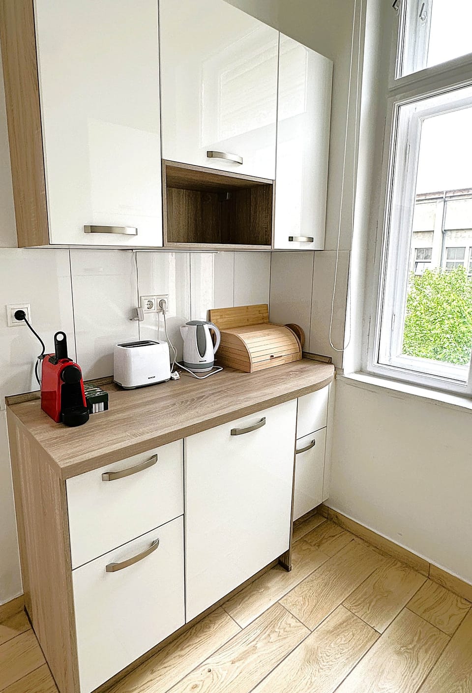 Fitted kitchen with courtyard view