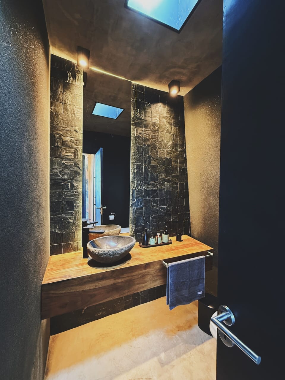 Deluxe Villa, Vineyard View | Bathroom | Shower, rainfall showerhead, bidet, towels