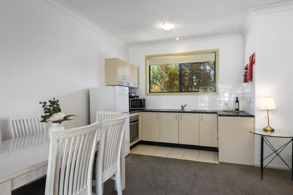 Coffee/tea maker, fridge, electric kettle