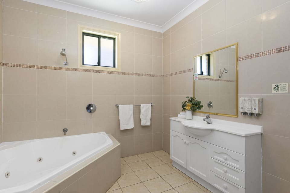 Villa (Spa) | Bathroom | Hair dryer, towels, soap, shampoo