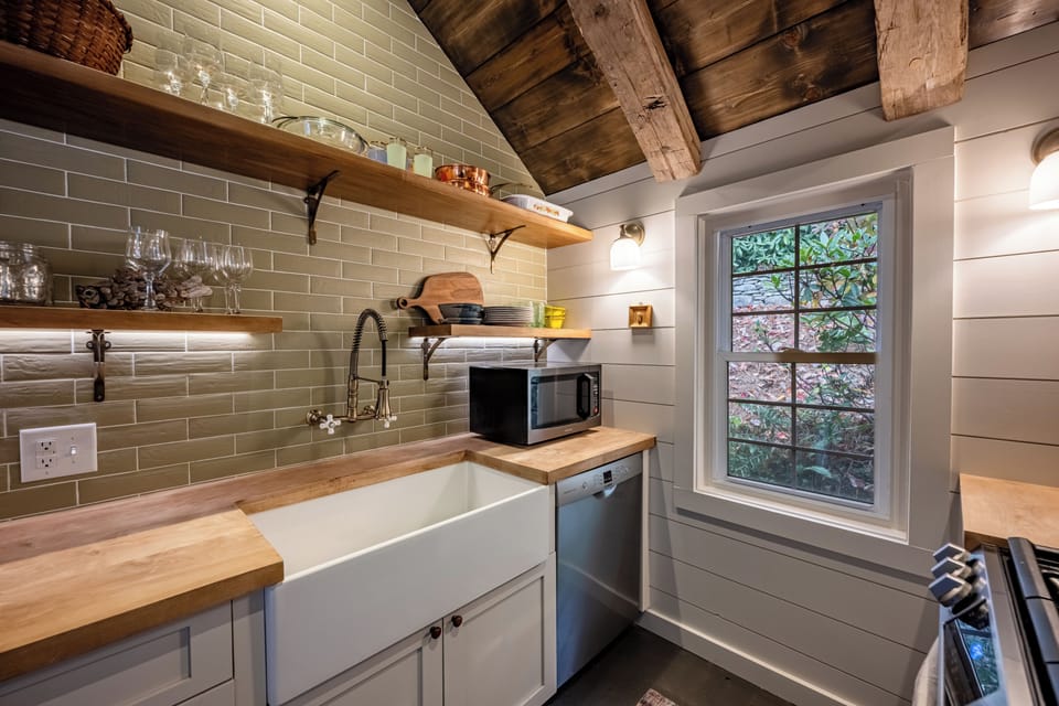 recently renovated kitchen with all modern amenities