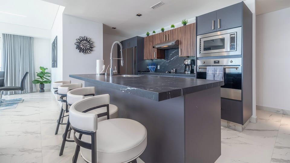 The kitchen island with upholstered seats.