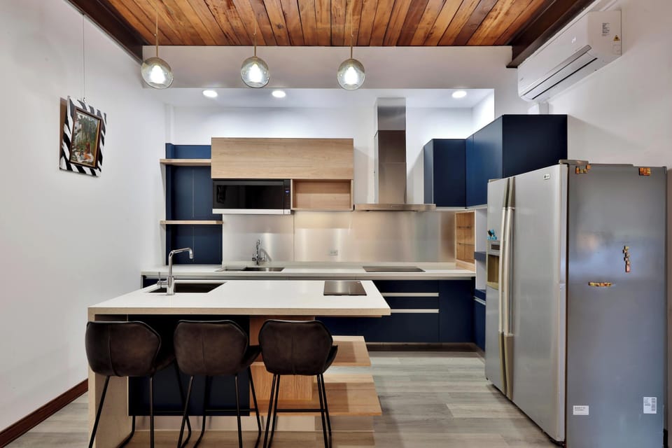 Deluxe Room | Private kitchen | Dining tables