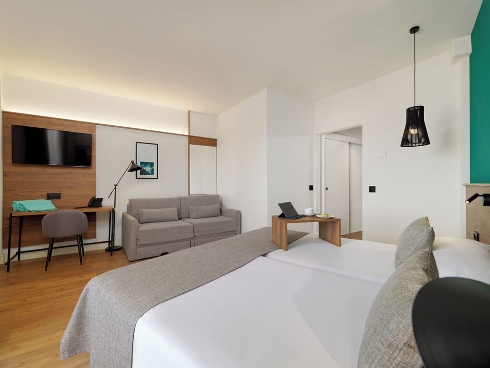 Down comforters, minibar, in-room safe, desk