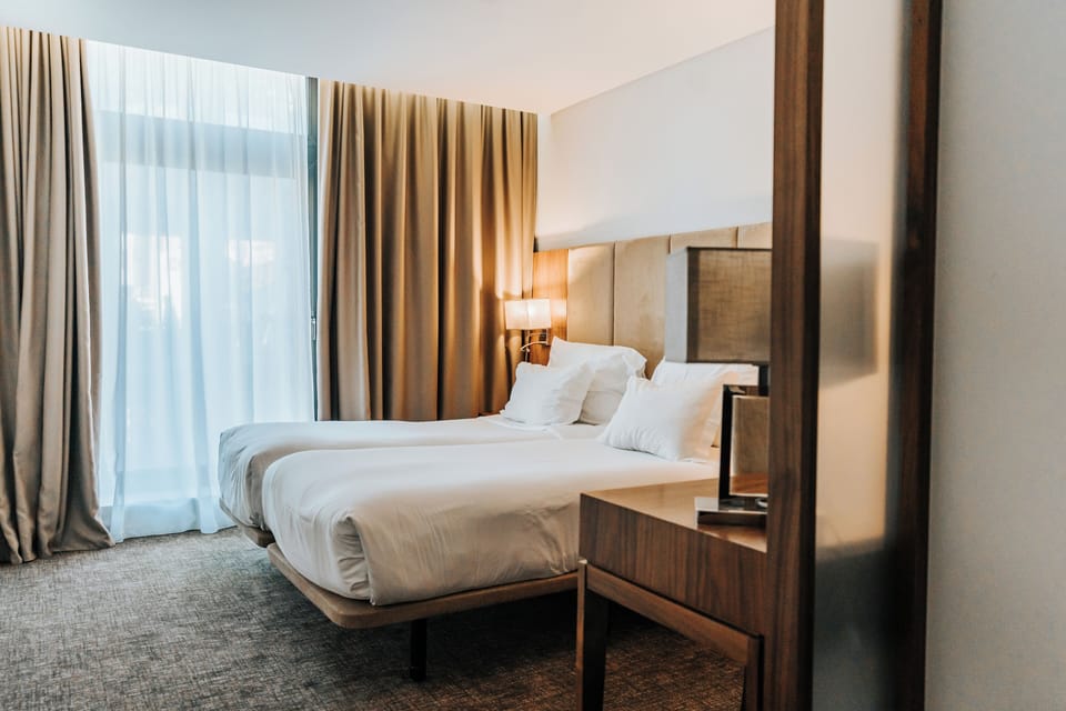 Executive Twin Room | Minibar, in-room safe, desk, soundproofing
