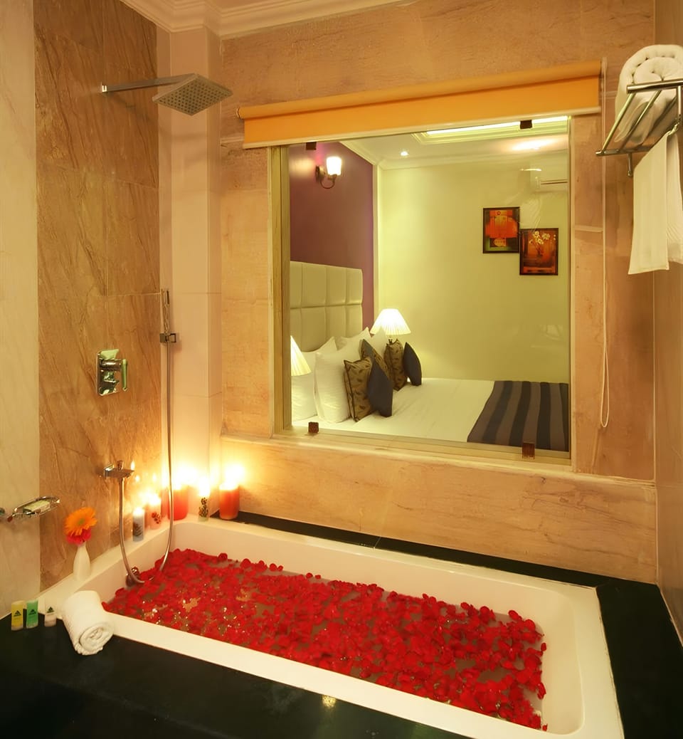 Standard Room | Bathroom | Shower, free toiletries, hair dryer, towels