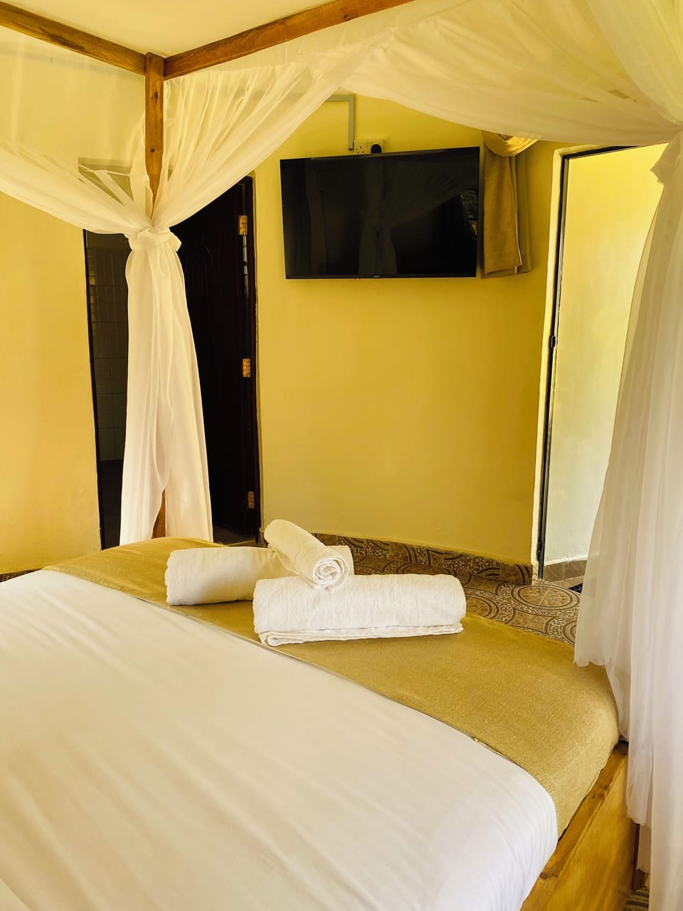 Basic Single Room | Iron/ironing board, free WiFi