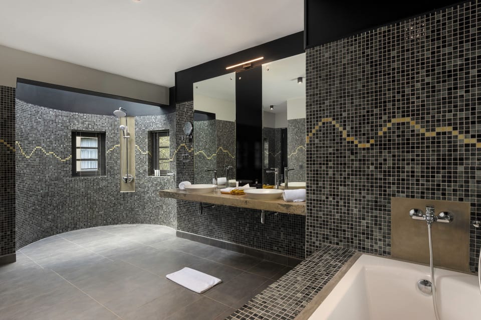 Presidential Suite, Private Pool, Garden View | Bathroom | Combined shower/tub, free toiletries, hair dryer, slippers