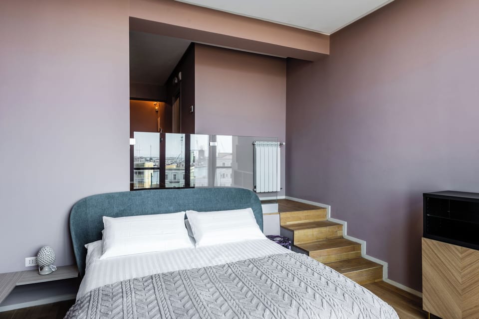 Deluxe Duplex | 1 bedroom, iron/ironing board, free WiFi, bed sheets
