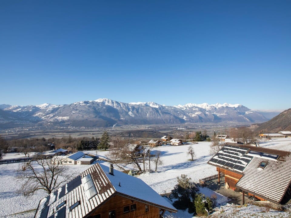 Mountainous Landforms, Snow, Mountain, Winter, Mountain Range, Hill, Highland, Glacial Landform, Landscape, House