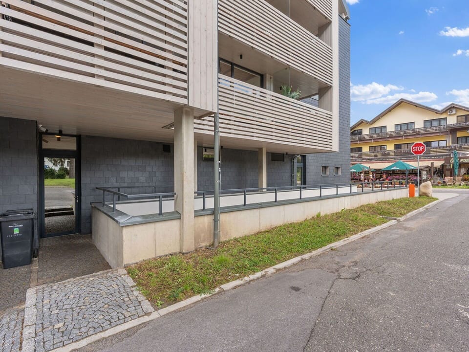 Apartment, Condominium, Siding, Balcony