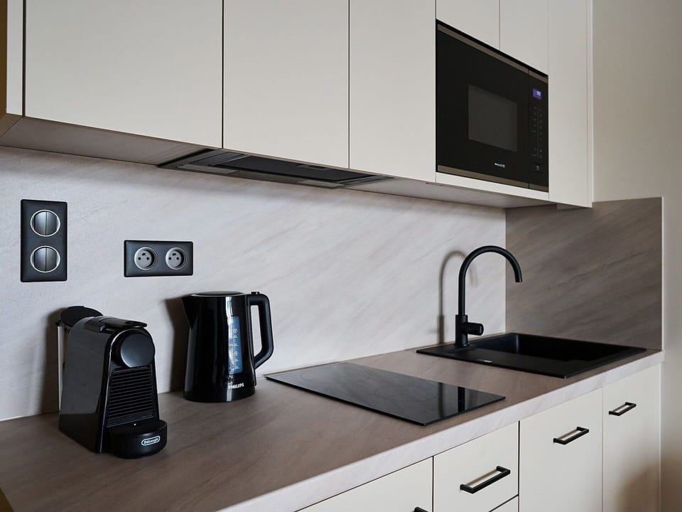 Kitchen Appliance, Countertop, Kitchen, Interior Design, Home Appliance, Cabinetry, Flooring, Small Appliance
