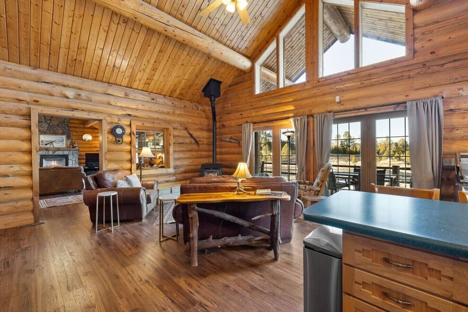 The layout includes two queen beds, a bunk bed with a twin top and full bottom, and a queen sofa bed in the family room, comfortably hosting up to 9 guests.