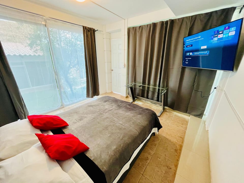 Basic Room, 1 Queen Bed | Desk, iron/ironing board, free WiFi, bed sheets