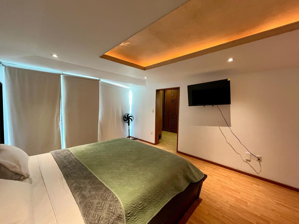 Deluxe Room | Desk, iron/ironing board, free WiFi, bed sheets