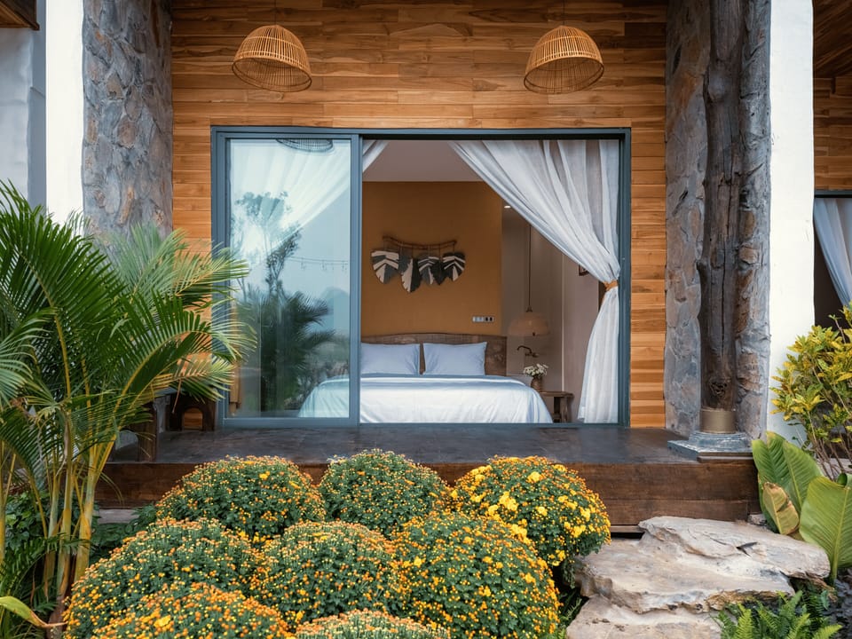 Luxury Double Room, Garden View | Free minibar, soundproofing, free WiFi, bed sheets