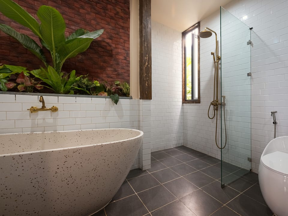 Luxury Double Room, Mountain View | Bathroom | Shower, hair dryer, slippers, bidet