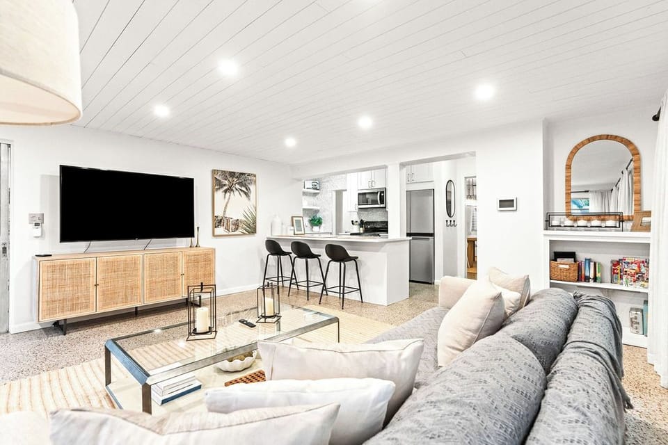 Bright and inviting! ✨ Our comfortable living space is bathed in natural light, offering a warm and welcoming atmosphere for all. Perfect for relaxing after a day of exploring or enjoying quality time with friends and family. 