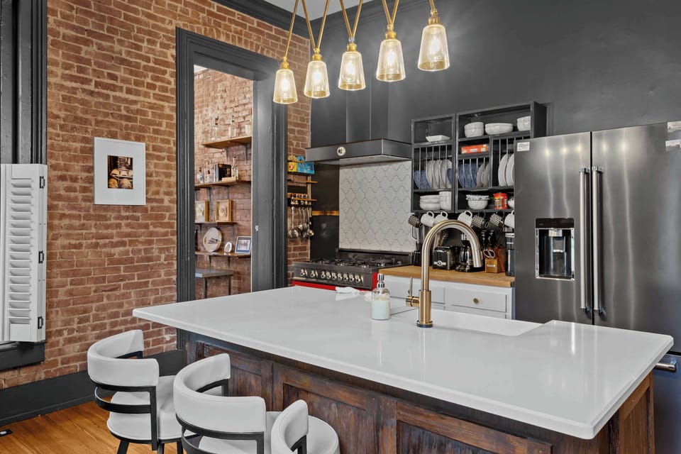 Kitchen: A sleek and fully equipped kitchen awaits, perfect for preparing meals or enjoying a quick bite before heading out.