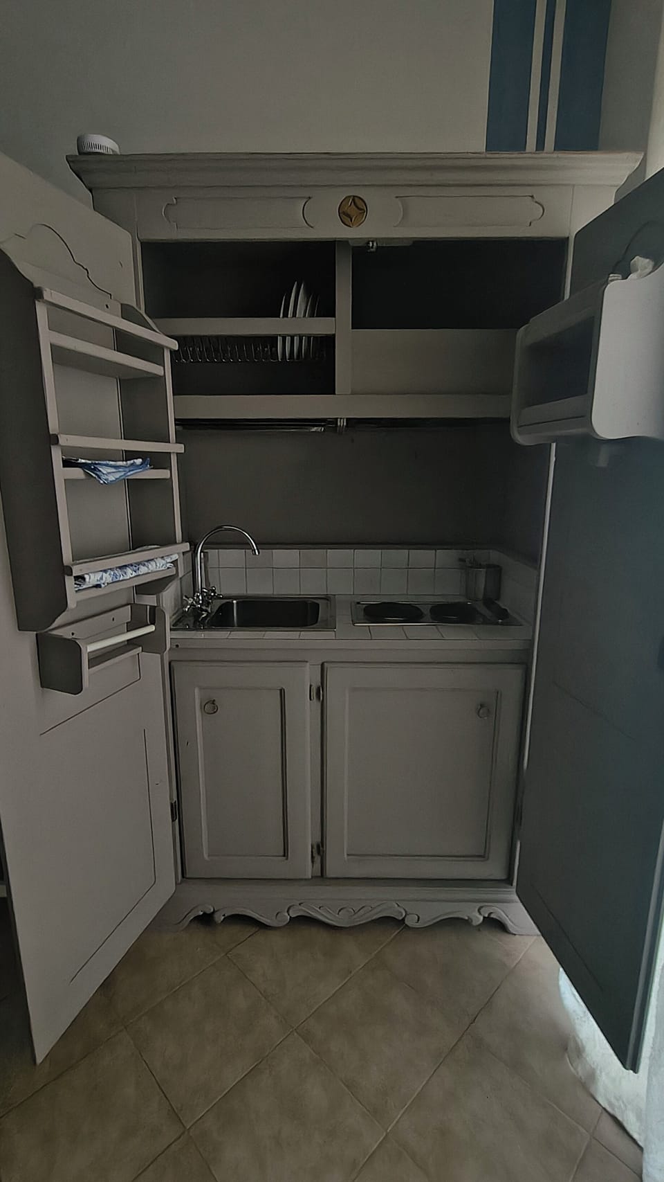 Family Apartment, Patio, Garden View | Private kitchen | Shared fridge