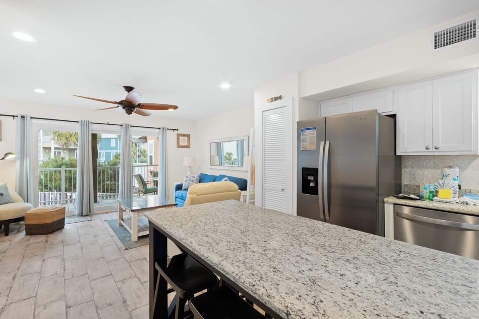 Signature Condo, 2 Bedrooms, Balcony, Pool View | In-room dining