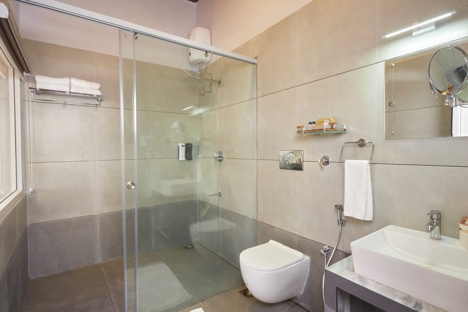 Deluxe Villa, Garden View | Bathroom | Slippers