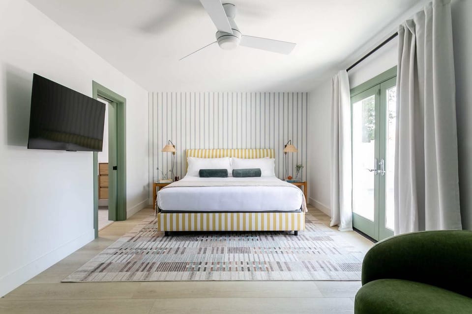 Luxury king suite with en-suite bath and backyard access for ultimate privacy. - The Solano - Scottsdale, AZ