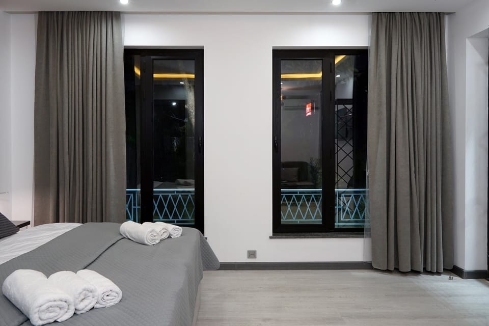 Deluxe Room, Garden View | Laptop workspace, iron/ironing board, free WiFi